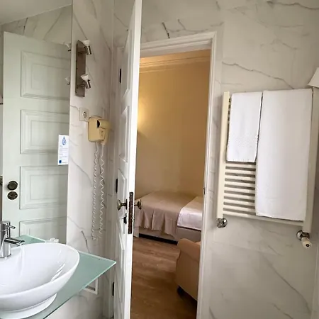 Joao Padeiro 3* أفيرو